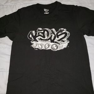 Uniqlo x KAWS (GRAFFITI)